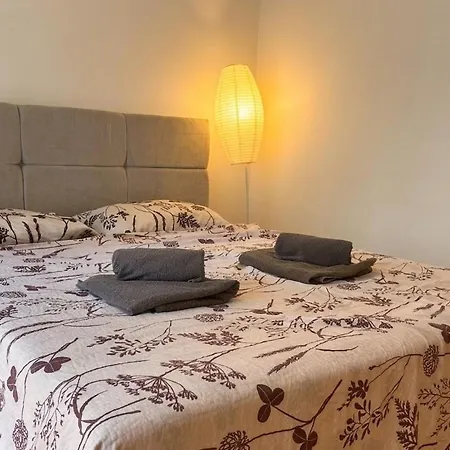 Quarto em Acomodações Particulares Spacious Near Center Liubliana